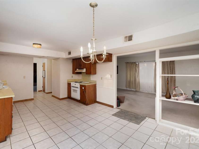 9 Post Oak Place, Salisbury, NC 28147.  MLS# CAR4212005, YatesRealty ID 15152. Dining Area