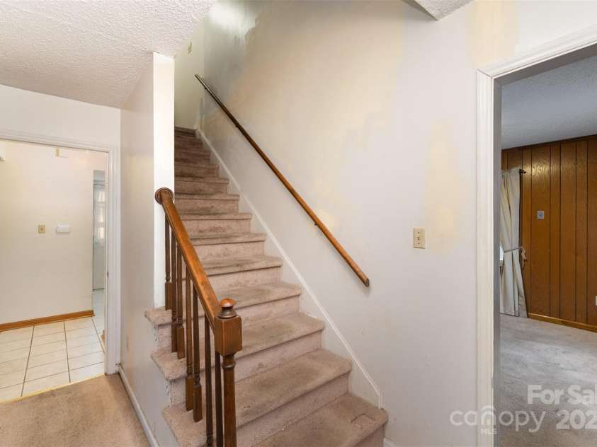 9 Post Oak Place, Salisbury, NC 28147.  MLS# CAR4212005, YatesRealty ID 15152. Entryway