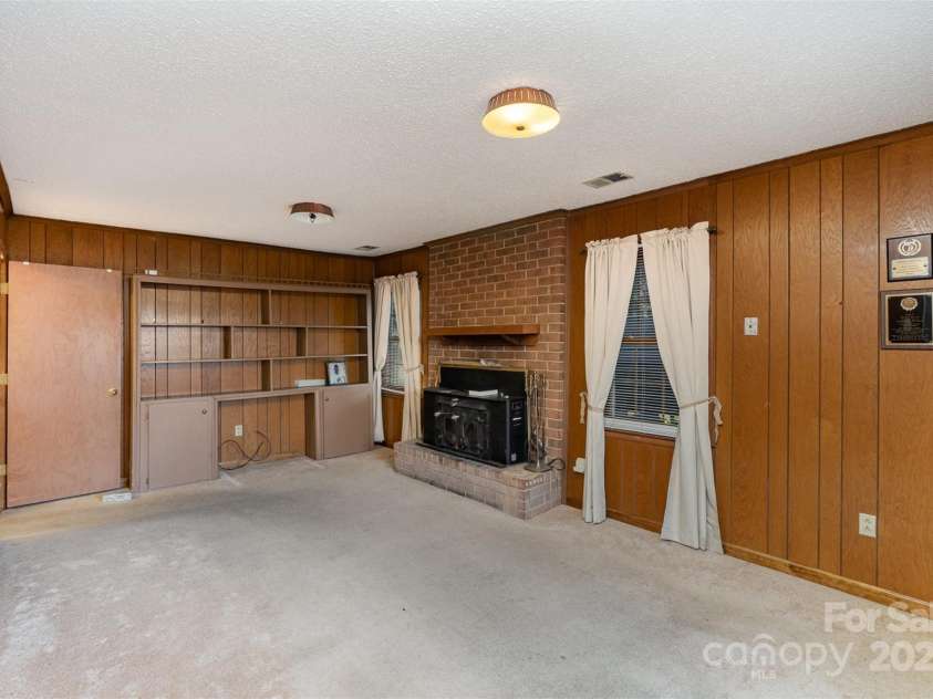 9 Post Oak Place, Salisbury, NC 28147.  MLS# CAR4212005, YatesRealty ID 15152. Family Room