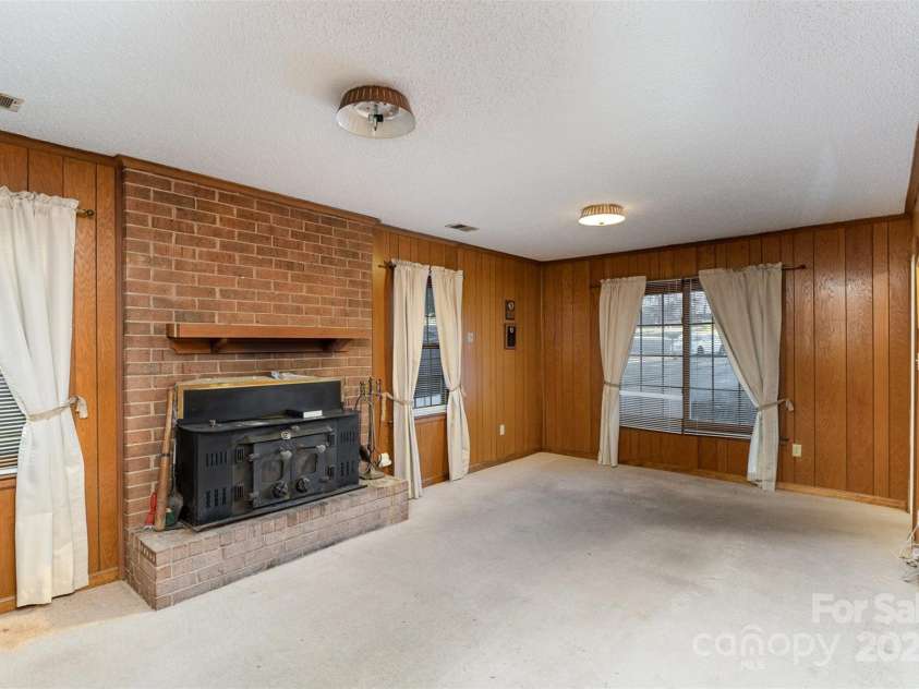 9 Post Oak Place, Salisbury, NC 28147.  MLS# CAR4212005, YatesRealty ID 15152. Family Room