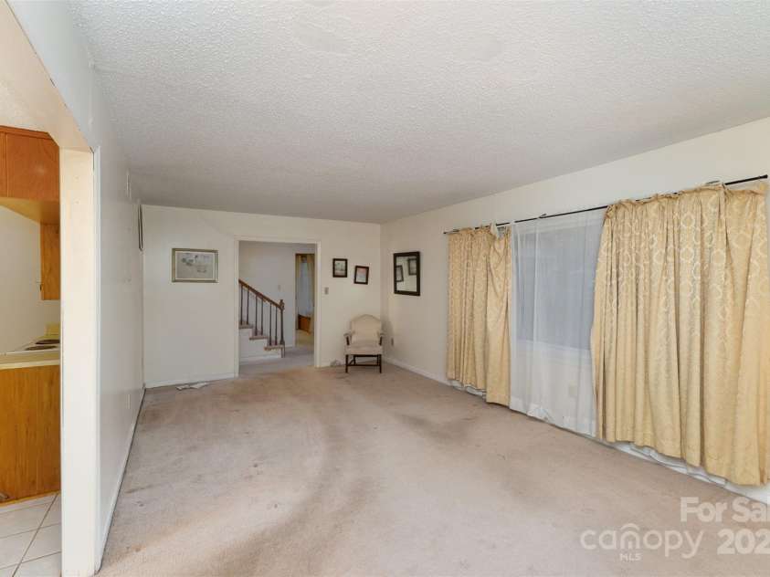 9 Post Oak Place, Salisbury, NC 28147.  MLS# CAR4212005, YatesRealty ID 15152. Living Room