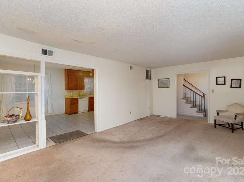 9 Post Oak Place, Salisbury, NC 28147.  MLS# CAR4212005, YatesRealty ID 15152. Living Room