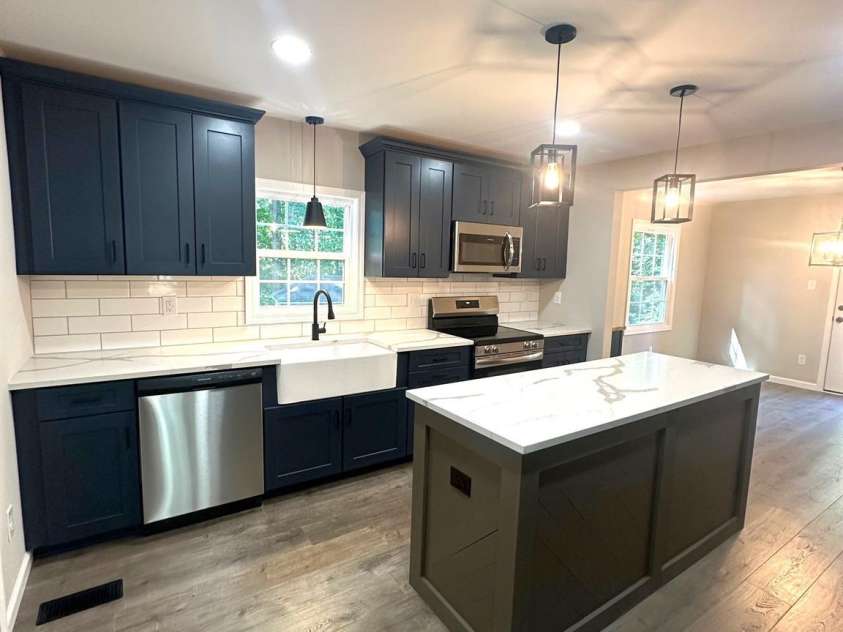 1921 Woodridge Drive, Hickory, NC 28602.  MLS# CAR4301486, YatesRealty ID 15153. 