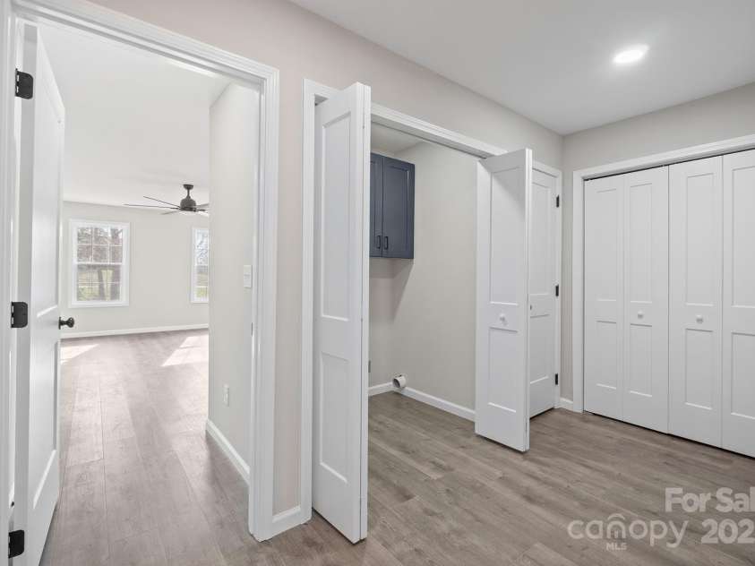 1921 Woodridge Drive, Hickory, NC 28602.  MLS# CAR4301486, YatesRealty ID 15153. 