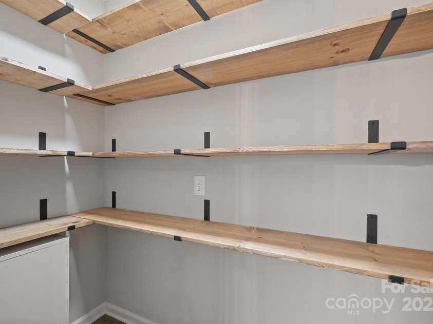 1921 Woodridge Drive, Hickory, NC 28602.  MLS# CAR4301486, YatesRealty ID 15153. Kitchen Walk-in Pantry