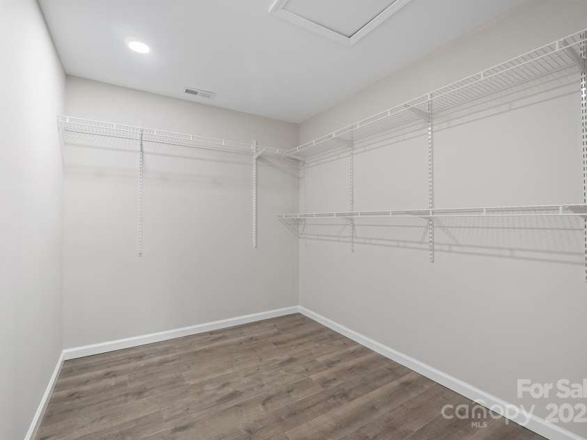 1921 Woodridge Drive, Hickory, NC 28602.  MLS# CAR4301486, YatesRealty ID 15153. Primary Closet