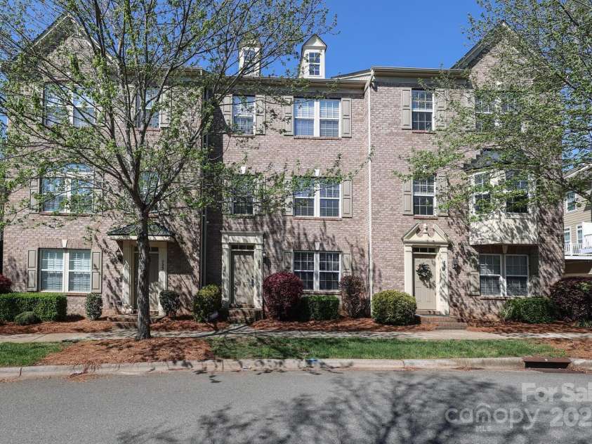 729 Naramore Street, Davidson, NC 28036.  MLS# CAR4280784, YatesRealty ID 15153. 