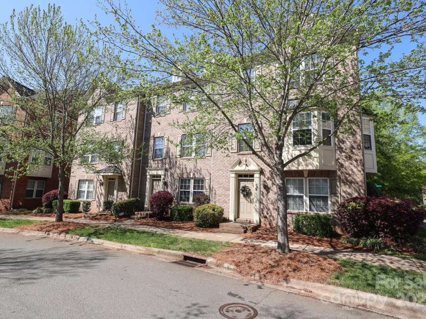 729 Naramore Street, Davidson, NC 28036.  MLS# CAR4280784, YatesRealty ID 15153. 