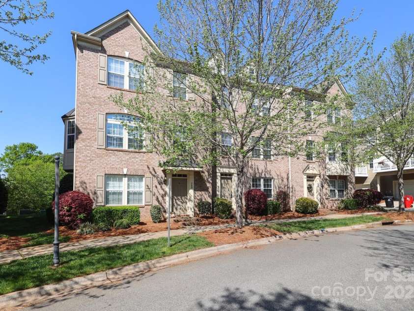 729 Naramore Street, Davidson, NC 28036.  MLS# CAR4280784, YatesRealty ID 15153. 