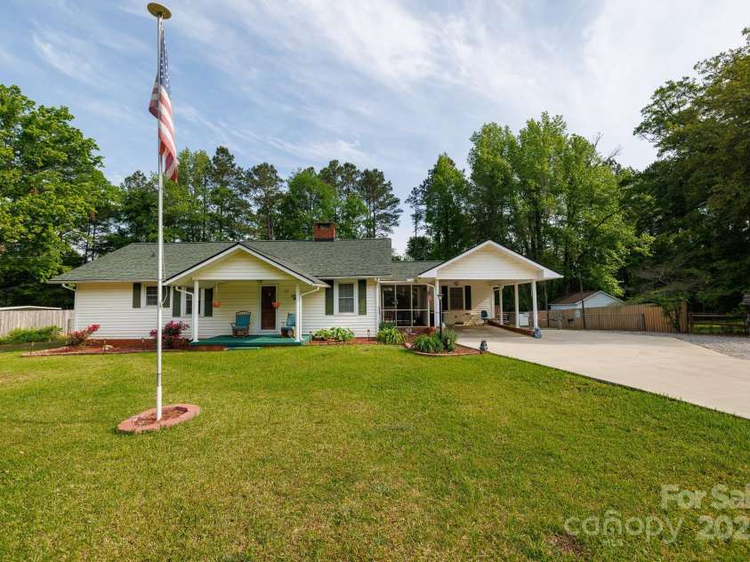 1115 Old Thompson Avenue, Lancaster, SC 29720.  MLS# CAR4249647, YatesRealty ID 15154. 