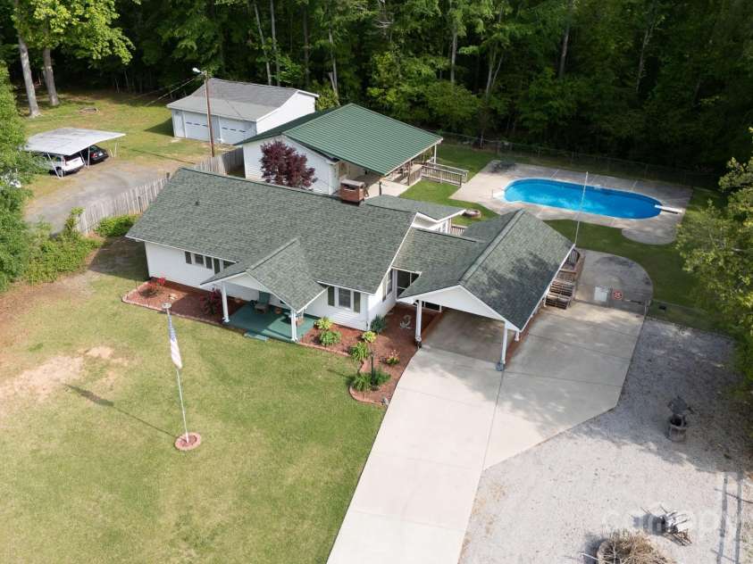 1115 Old Thompson Avenue, Lancaster, SC 29720.  MLS# CAR4249647, YatesRealty ID 15154. 