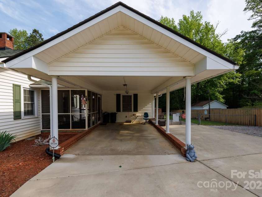 1115 Old Thompson Avenue, Lancaster, SC 29720.  MLS# CAR4249647, YatesRealty ID 15154. Carport