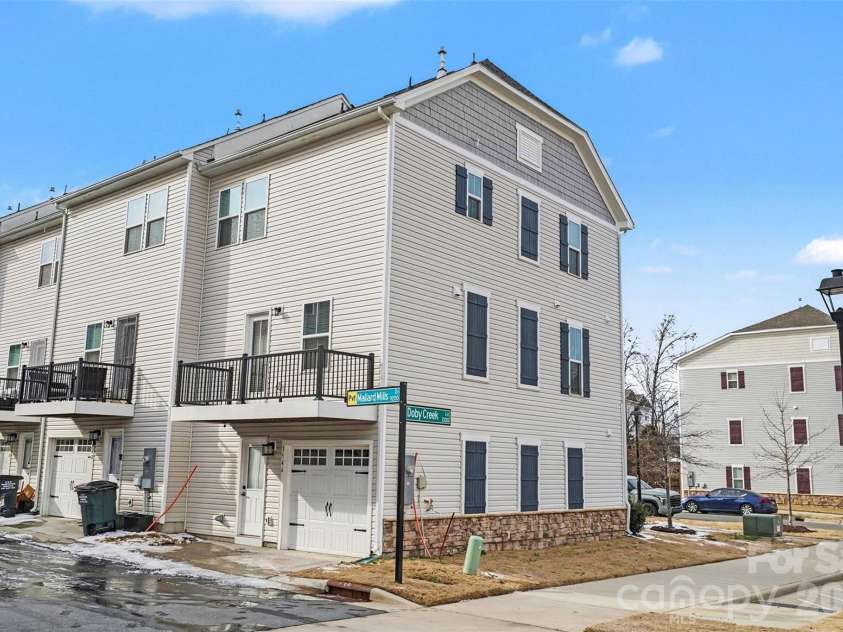 1546 Aspire Street, Charlotte, NC 28262.  MLS# CAR4342374, YatesRealty ID 15156. Balcony 