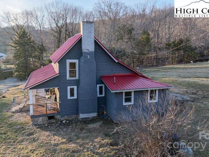 40 Painter Road, Banner Elk, NC 28604.  MLS# CAR4299402, YatesRealty ID 15156. 