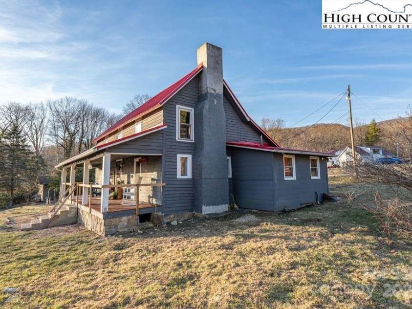 40 Painter Road, Banner Elk, NC 28604.  MLS# CAR4299402, YatesRealty ID 15156. 