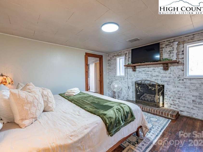 40 Painter Road, Banner Elk, NC 28604.  MLS# CAR4299402, YatesRealty ID 15156. 