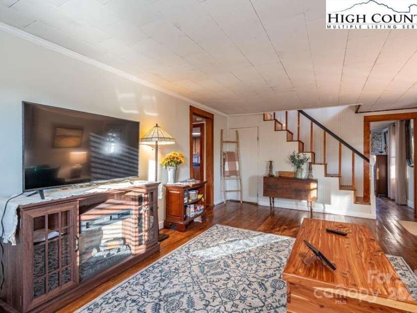 40 Painter Road, Banner Elk, NC 28604.  MLS# CAR4299402, YatesRealty ID 15156. 