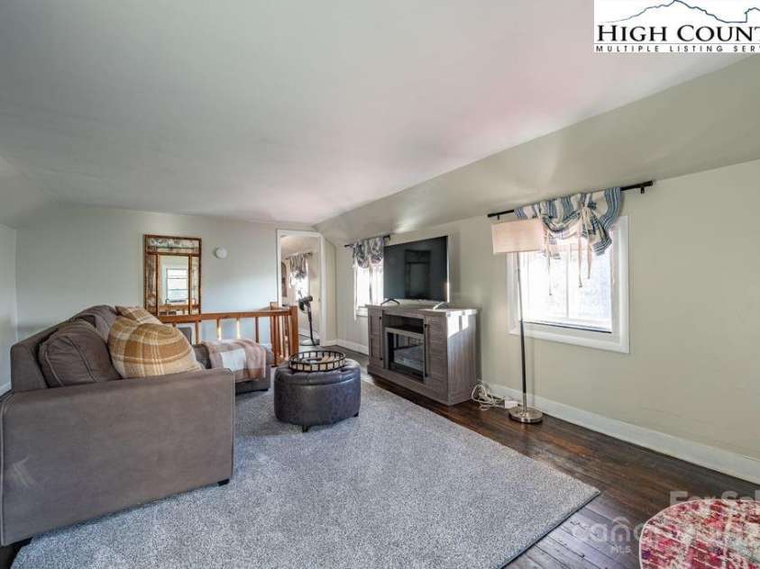 40 Painter Road, Banner Elk, NC 28604.  MLS# CAR4299402, YatesRealty ID 15156. 