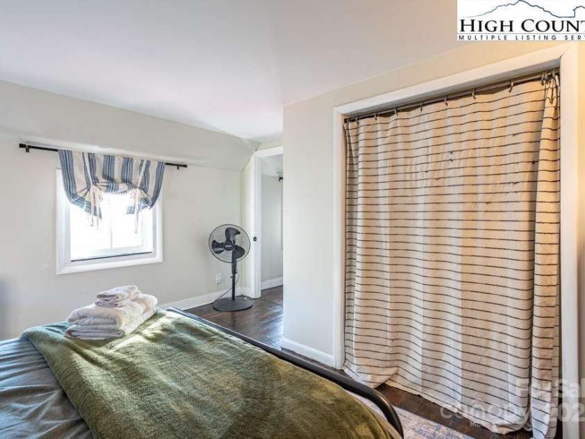 40 Painter Road, Banner Elk, NC 28604.  MLS# CAR4299402, YatesRealty ID 15156. 