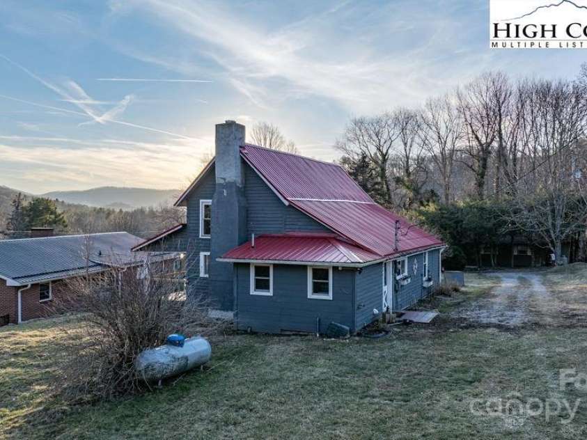 40 Painter Road, Banner Elk, NC 28604.  MLS# CAR4299402, YatesRealty ID 15156. 