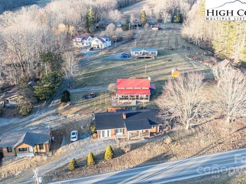 40 Painter Road, Banner Elk, NC 28604.  MLS# CAR4299402, YatesRealty ID 15156. 