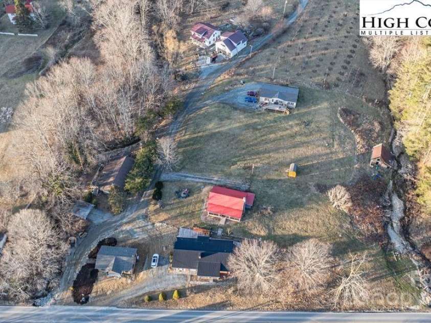 40 Painter Road, Banner Elk, NC 28604.  MLS# CAR4299402, YatesRealty ID 15156. 