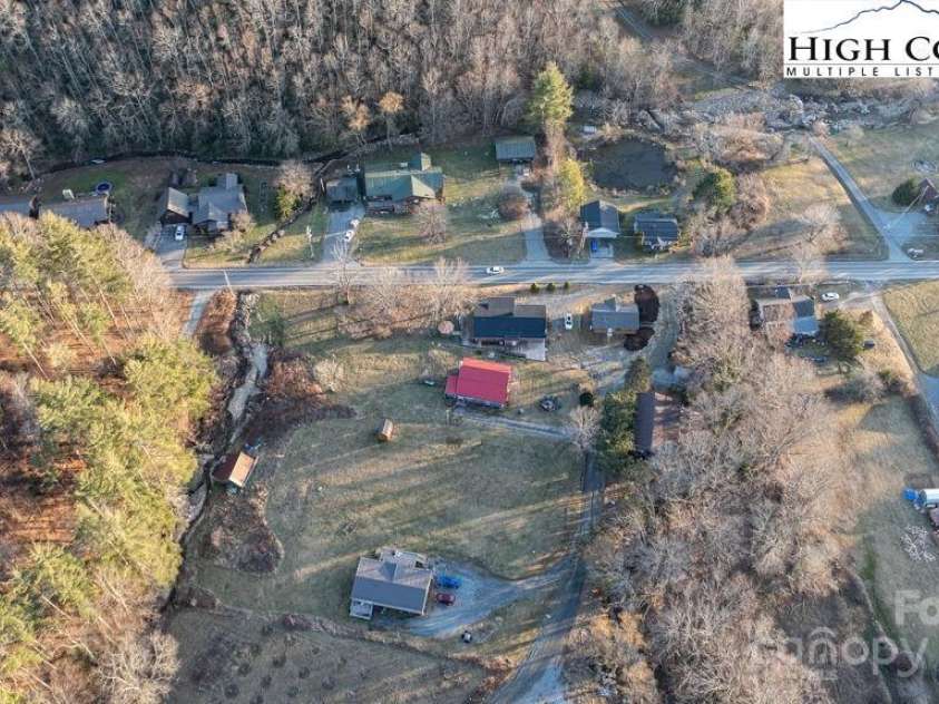 40 Painter Road, Banner Elk, NC 28604.  MLS# CAR4299402, YatesRealty ID 15156. 