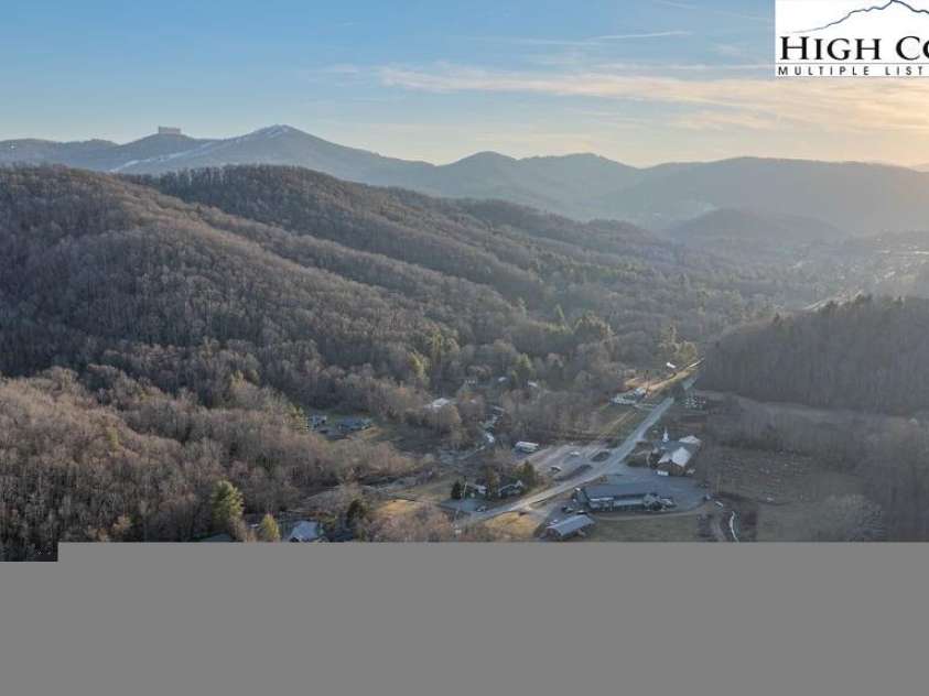 40 Painter Road, Banner Elk, NC 28604.  MLS# CAR4299402, YatesRealty ID 15156. 