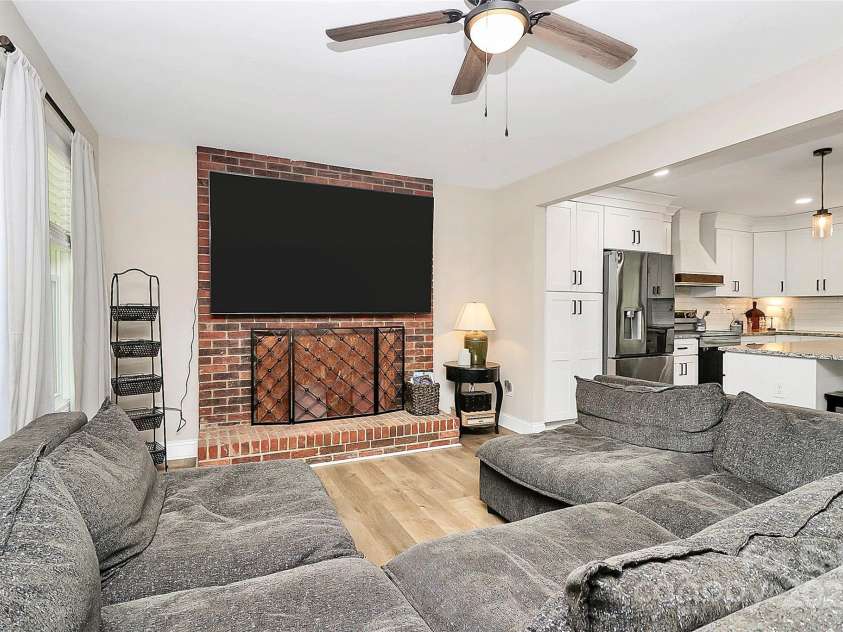 2780 China Grove Road, Kannapolis, NC 28083.  MLS# CAR4251597, YatesRealty ID 15157. Living room