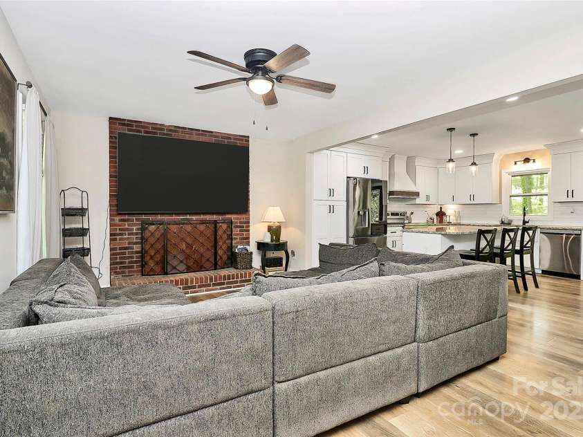 2780 China Grove Road, Kannapolis, NC 28083.  MLS# CAR4251597, YatesRealty ID 15157. Lots of natural light flowing in