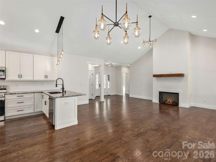 399 Crystal Heights Drive, Hendersonville, NC 28739.  MLS# CAR4349975, YatesRealty ID 15157. 