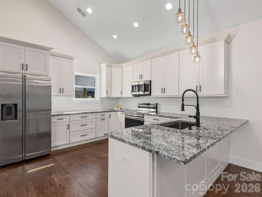 399 Crystal Heights Drive, Hendersonville, NC 28739.  MLS# CAR4349975, YatesRealty ID 15157. 
