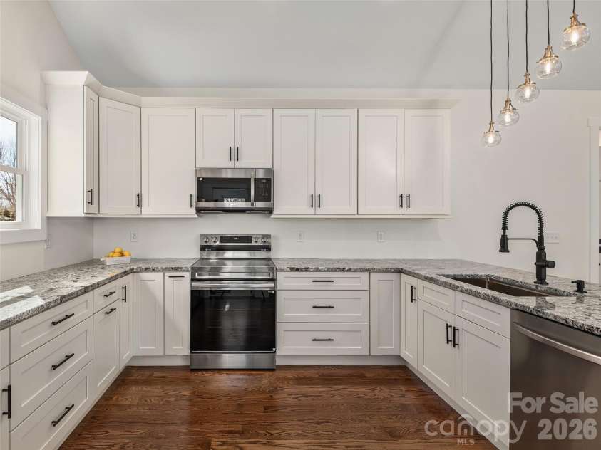 399 Crystal Heights Drive, Hendersonville, NC 28739.  MLS# CAR4349975, YatesRealty ID 15157. 
