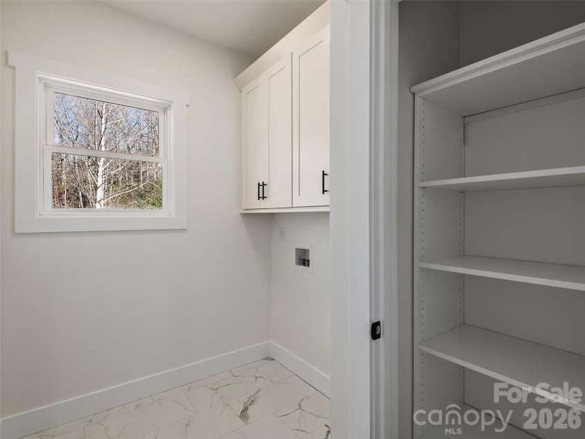 399 Crystal Heights Drive, Hendersonville, NC 28739.  MLS# CAR4349975, YatesRealty ID 15157. 
