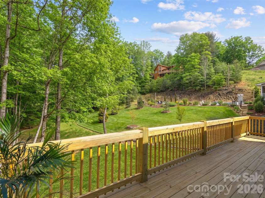 399 Crystal Heights Drive, Hendersonville, NC 28739.  MLS# CAR4349975, YatesRealty ID 15157. 
