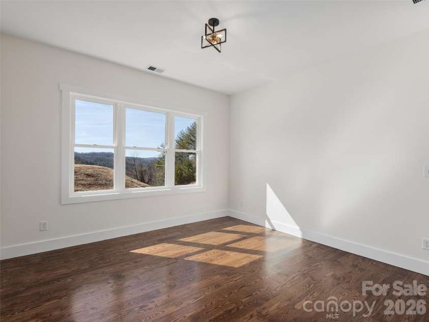 399 Crystal Heights Drive, Hendersonville, NC 28739.  MLS# CAR4349975, YatesRealty ID 15157. 