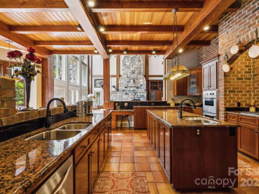 5712 Summit Road, Purlear, NC 28665.  MLS# CAR4141857, YatesRealty ID 1516. Chef's Kitchen