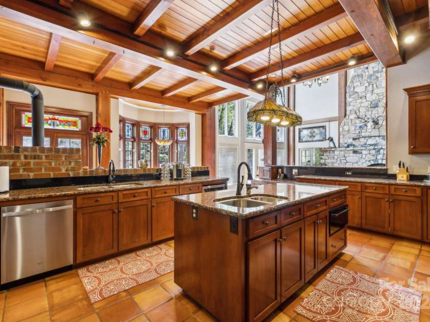 5712 Summit Road, Purlear, NC 28665.  MLS# CAR4141857, YatesRealty ID 1516. Chef's Kitchen