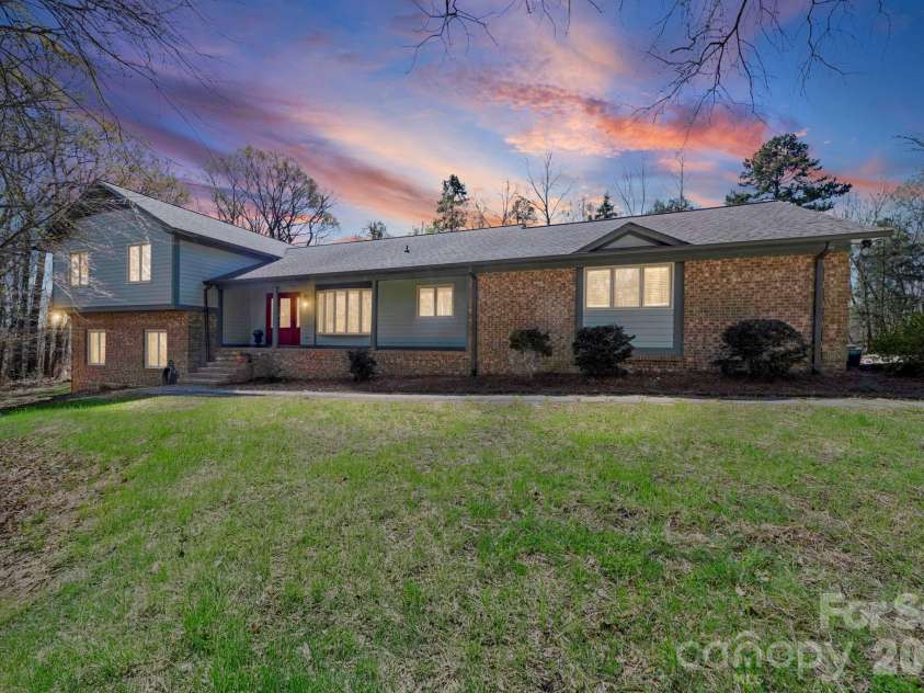 208 Falcon Drive, Concord, NC 28025.  MLS# CAR4359614, YatesRealty ID 15160. 