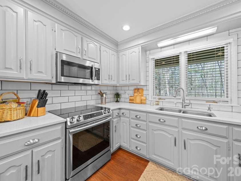 208 Falcon Drive, Concord, NC 28025.  MLS# CAR4359614, YatesRealty ID 15160. 