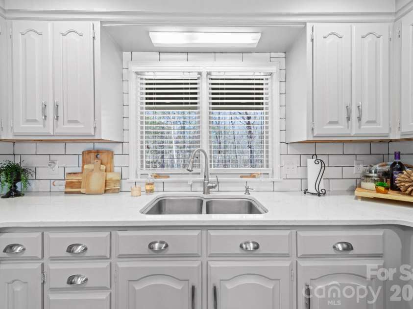 208 Falcon Drive, Concord, NC 28025.  MLS# CAR4359614, YatesRealty ID 15160. 