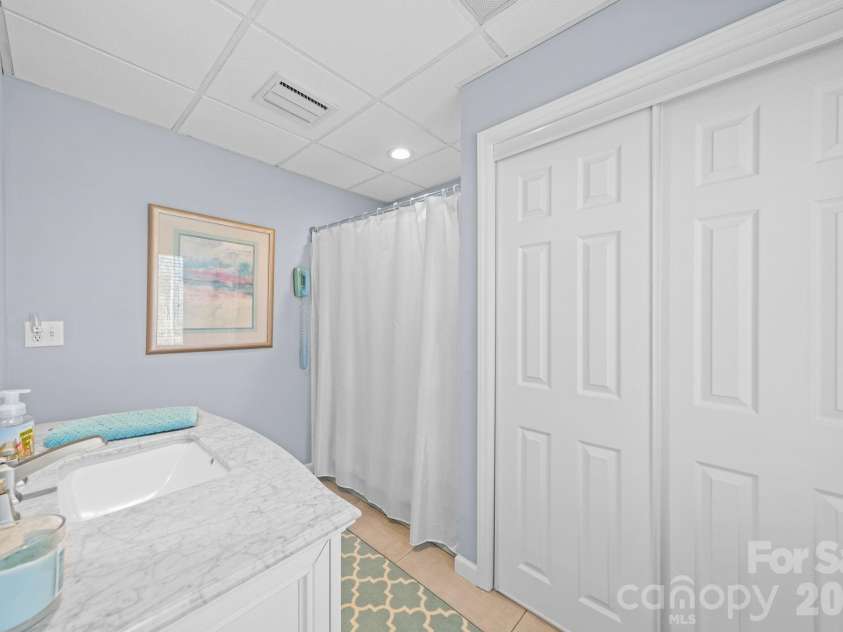 208 Falcon Drive, Concord, NC 28025.  MLS# CAR4359614, YatesRealty ID 15160. 