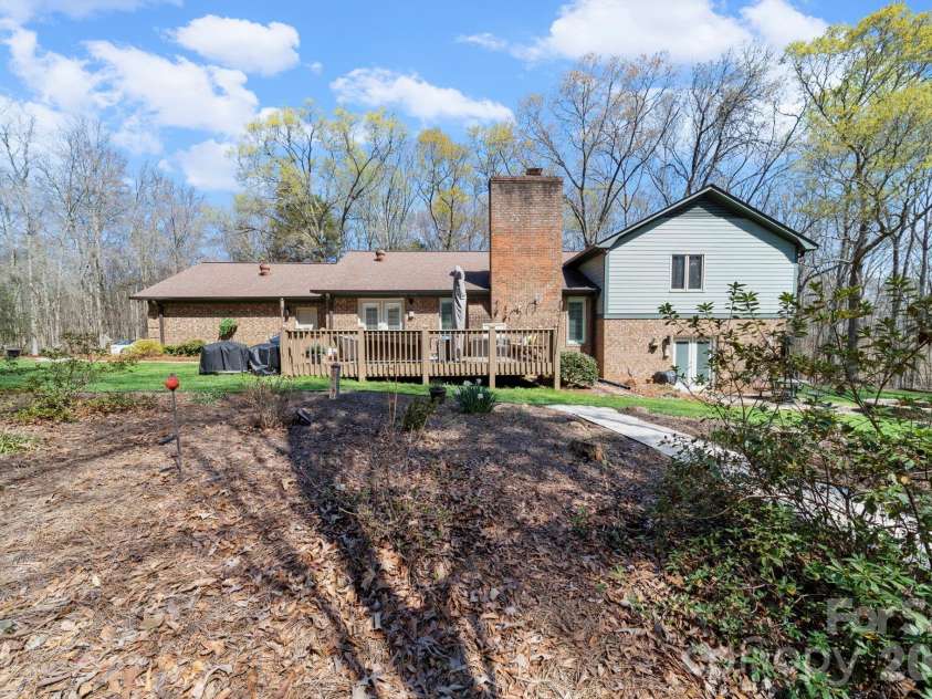 208 Falcon Drive, Concord, NC 28025.  MLS# CAR4359614, YatesRealty ID 15160. 