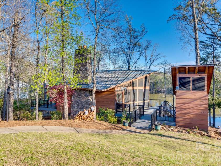15229 Windward Lane, Lancaster, SC 29720.  MLS# CAR4423047, YatesRealty ID 15161. 