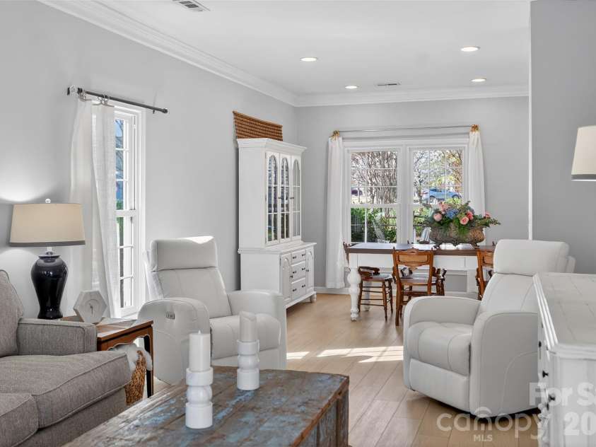 8601 Walsham Drive, Charlotte, NC 28277.  MLS# CAR4364626, YatesRealty ID 15162. 