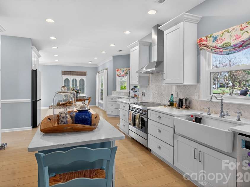 8601 Walsham Drive, Charlotte, NC 28277.  MLS# CAR4364626, YatesRealty ID 15162. 