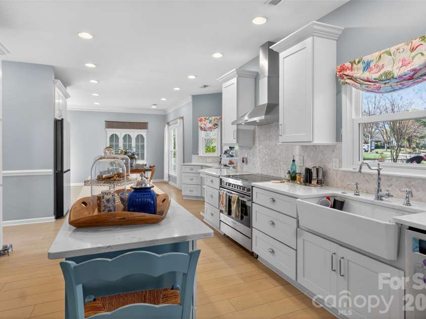 8601 Walsham Drive, Charlotte, NC 28277.  MLS# CAR4364626, YatesRealty ID 15162. 