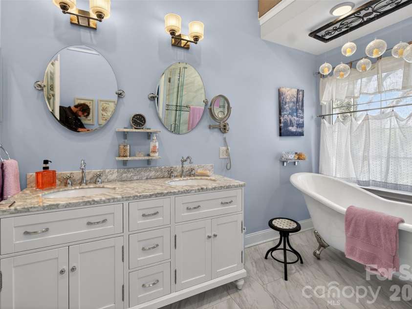 8601 Walsham Drive, Charlotte, NC 28277.  MLS# CAR4364626, YatesRealty ID 15162. 