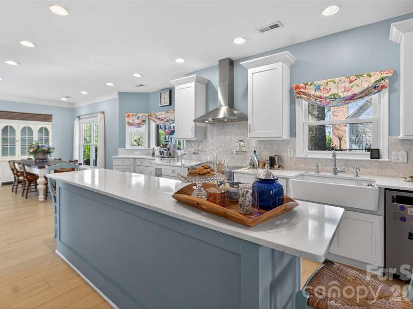 8601 Walsham Drive, Charlotte, NC 28277.  MLS# CAR4364626, YatesRealty ID 15162. Chefs Kitchen