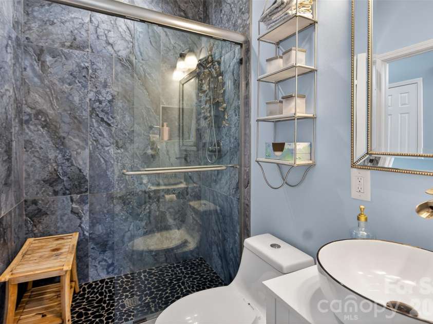 8601 Walsham Drive, Charlotte, NC 28277.  MLS# CAR4364626, YatesRealty ID 15162. Full Bath Ensuite on Main